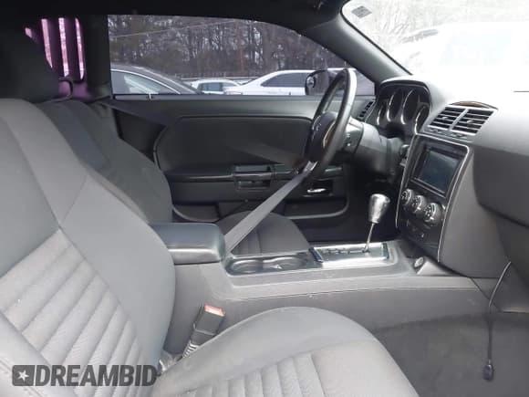 ✅ 2014 Dodge Challenger SXT • VIN: 2C3CDYAG4EH179954 • Lot: 41596676. Wystawiony na IAAI z przebiegiem Nie podano. Bezpłatny archiwum sprzedaży aukcyjnych z USA i szczegółowy raport historii pojazdu na DreamBid. Zdjęcie 5.