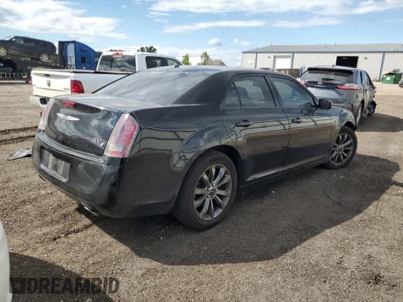 ✅ 2014 Chrysler 300 S • VIN: 2C3CCAGG2EH331537 • Lot: 70134915. Listed on Copart with 205,928 mi. Free auction sales archive from the USA and detailed vehicle history report at DreamBid. Image 3.