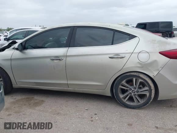 2017 Hyundai Elantra Limited с VIN KMHD84LF3HU176798, выставлен на аукционе IAAI как лот 41948242 с пробегом Не указан миль и . История ставок и продаж доступна на DreamBid. Изображение 14.
