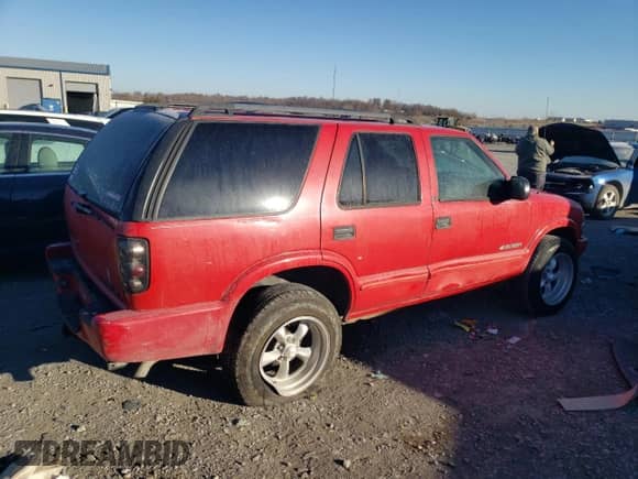 2002 Chevrolet Blazer LS z VIN 1GNDT13W12K144430, wystawiony jako Copart lot #83088284 z przebiegiem 176 393 mil mil oraz Szkoda całkowita • Salvage title. Historia ofert i sprzedaży dostępna na DreamBid. Obrazek 3.