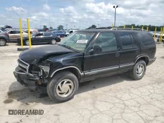 1996 Chevrolet Blazer с VIN 1GNDT13W8T2222722, выставлен на аукционе Copart как лот 65243055 с пробегом 195 725 миль миль и Списание • Salvage title. История ставок и продаж доступна на DreamBid. Изображение 1.