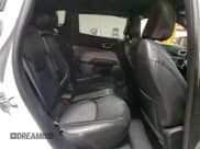 ✅ 2023 Jeep Compass Latitude • VIN: 3C4NJDBN5PT561939 • Lot: 95669645. Wystawiony na Copart z przebiegiem 46 413 mil. Bezpłatny archiwum sprzedaży aukcyjnych z USA i szczegółowy raport historii pojazdu na DreamBid. Zdjęcie 11.