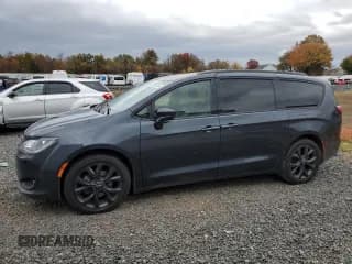 ✅ 2020 Chrysler Pacifica Touring L • VIN: 2C4RC1BG0LR184378 • Lot: 90226005. Listed on Copart with 148,336 mi. Free auction sales archive from the USA and detailed vehicle history report at DreamBid. Image 1.