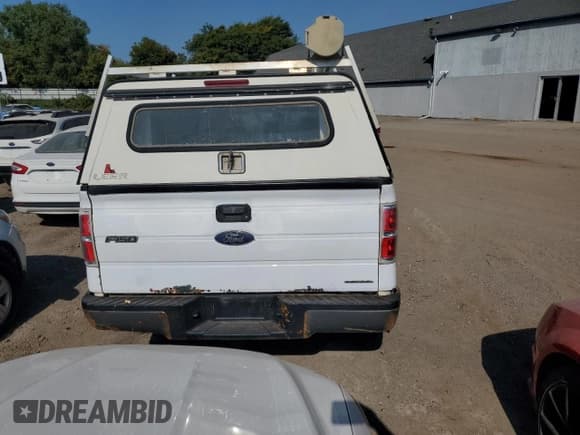 ✅ 2014 Ford F-150 XL • VIN: 1FTMF1EM7EKD09381 • Lot: 71280855. Listed on Copart with 277,984 mi. Free auction sales archive from the USA and detailed vehicle history report at DreamBid. Image 6.