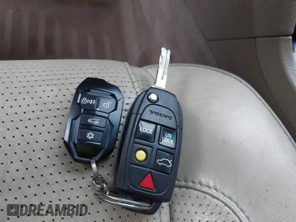 ✅ 2010 Volvo XC90 • VIN: YV4852CT7A1541769 • Lot: 43260282. Listed on IAAI with 138,344 mi. Free auction sales archive from the USA and detailed vehicle history report at DreamBid. Image 11.