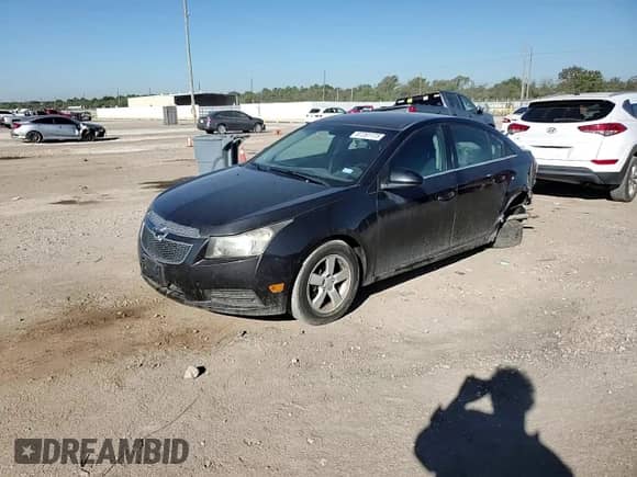 2014 Chevrolet Cruze 1LT z VIN 1G1PC5SB7E7104686, wystawiony jako Copart lot #87261175 z przebiegiem 114 359 mil mil oraz Szkoda całkowita • Salvage title. Historia ofert i sprzedaży dostępna na DreamBid. Obrazek 14.