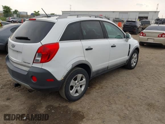 ✅ 2013 Chevrolet Captiva Sport LS • VIN: 3GNAL2EK2DS634921 • Lot: 42392099. Wystawiony na IAAI z przebiegiem 139 249 mil. Bezpłatny archiwum sprzedaży aukcyjnych z USA i szczegółowy raport historii pojazdu na DreamBid. Zdjęcie 4.