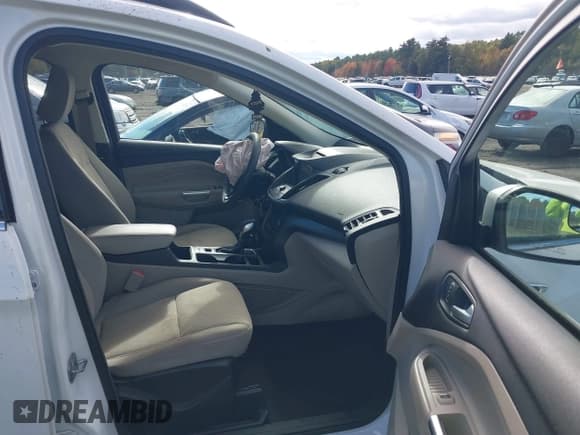 ✅ 2018 Ford Escape SE • VIN: 1FMCU9GD1JUD08203 • Лот: 43443399. Опубликован ранее на IAAI с пробегом 147 062 миль. Бесплатный доступ к архиву аукционных продаж из США и подробный отчёт об истории автомобиля на DreamBid. Изображение 5.