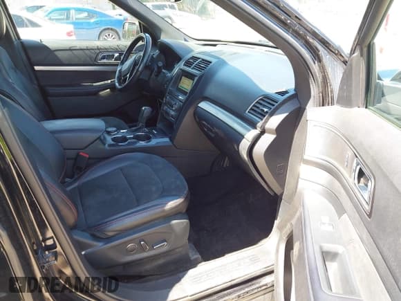 ✅ 2018 Ford Explorer XLT • VIN: 1FM5K8D81JGB14088 • Лот: 42642645. Опубликован ранее на IAAI с пробегом 201 556 миль. Бесплатный доступ к архиву аукционных продаж из США и подробный отчёт об истории автомобиля на DreamBid. Изображение 5.