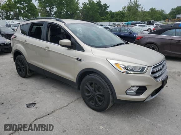 ✅ 2017 Ford Escape SE • VIN: 1FMCU0GD6HUE18878 • Lot: 60573815. Wystawiony na Copart z przebiegiem 119 037 mil. Bezpłatny archiwum sprzedaży aukcyjnych z USA i szczegółowy raport historii pojazdu na DreamBid. Zdjęcie 4.