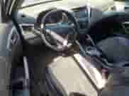 2015 Hyundai Veloster z VIN KMHTC6AD0FU241885, wystawiony jako Copart lot #70447094 z przebiegiem 175 075 mil mil oraz Szkoda całkowita • Salvage title. Historia ofert i sprzedaży dostępna na DreamBid. Obrazek 8.