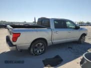 ✅ 2018 Nissan Titan Platinum Reserve • VIN: 1N6AA1E64JN502886 • Lot: 48668605. Wystawiony na Copart z przebiegiem 147 872 mil. Bezpłatny archiwum sprzedaży aukcyjnych z USA i szczegółowy raport historii pojazdu na DreamBid. Zdjęcie 3.