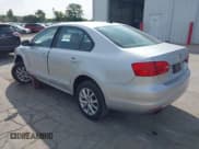 ✅ 2011 Volkswagen Jetta SE • VIN: 3VWDZ7AJ4BM302749 • Lot: 43187484. Wystawiony na IAAI z przebiegiem 199 629 mil. Bezpłatny archiwum sprzedaży aukcyjnych z USA i szczegółowy raport historii pojazdu na DreamBid. Zdjęcie 3.
