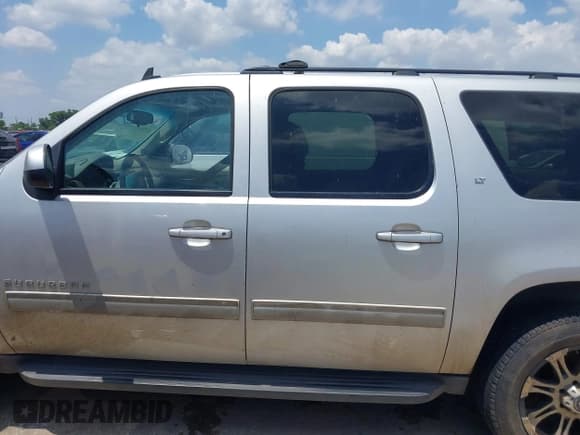 ✅ 2011 Chevrolet Suburban LT • VIN: 1GNSCJE02BR341808 • Lot: 42394173. Wystawiony na IAAI z przebiegiem 192 172 mil. Bezpłatny archiwum sprzedaży aukcyjnych z USA i szczegółowy raport historii pojazdu na DreamBid. Zdjęcie 14.