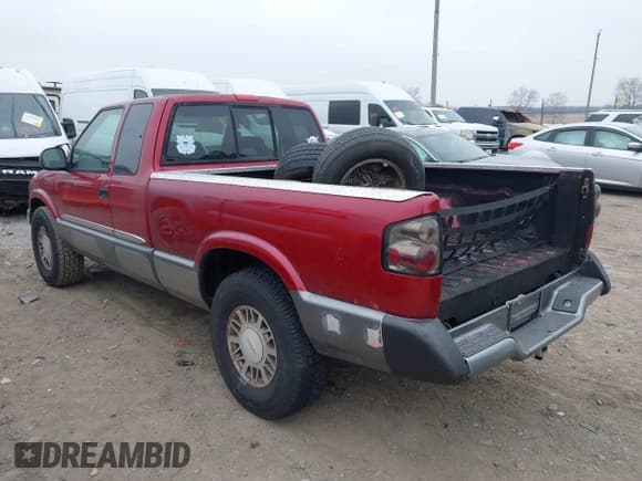 ✅ 1997 GMC Sonoma • VIN: 1GTCT19W9V8510454 • Lot: 41604622. Listed on IAAI with 204,855 mi. Free auction sales archive from the USA and detailed vehicle history report at DreamBid. Image 3.