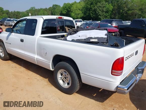 ✅ 2000 Dodge Dakota • VIN: 1B7GL22X6YS732984 • Lot: 42261357. Wystawiony na IAAI z przebiegiem 77 615 mil. Bezpłatny archiwum sprzedaży aukcyjnych z USA i szczegółowy raport historii pojazdu na DreamBid. Zdjęcie 3.