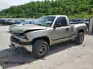 2002 Chevrolet Silverado 1500 LS z VIN 1GCEK14V42Z112746, wystawiony jako Copart lot #58956825 z przebiegiem 168 406 mil mil oraz Szkoda całkowita • Salvage title. Historia ofert i sprzedaży dostępna na DreamBid. Obrazek 1.