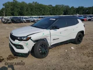 2022 Jeep Compass Altitude с VIN 3C4NJCBB9NT188076, выставлен на аукционе Copart как лот 67362395 с пробегом 58 066 миль миль и Списание • Salvage title. История ставок и продаж доступна на DreamBid. Изображение 1.