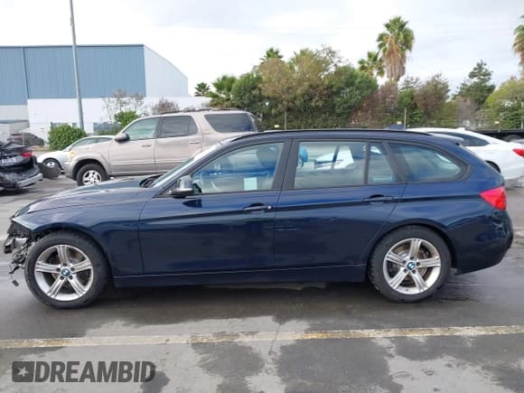 ✅ 2014 BMW 3 Series 328i xDrive • VIN: WBA3G7C54EKN36564 • Лот: 43726260. Опубликован ранее на IAAI с пробегом 160 145 миль. Бесплатный доступ к архиву аукционных продаж из США и подробный отчёт об истории автомобиля на DreamBid. Изображение 15.