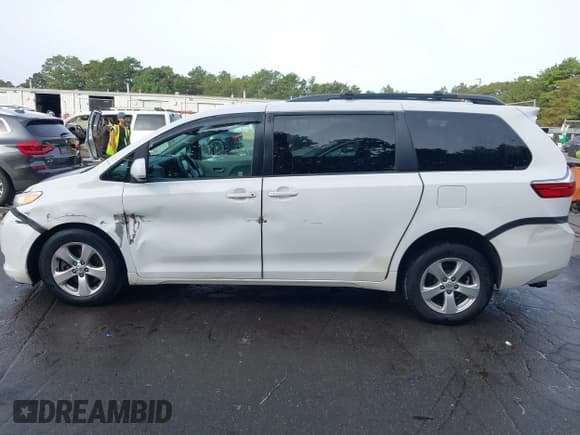 ✅ 2016 Toyota Sienna LE AAS • VIN: 5TDKK3DC8GS716418 • Lot: 43328263. Listed on IAAI with 292,765 mi. Free auction sales archive from the USA and detailed vehicle history report at DreamBid. Image 14.