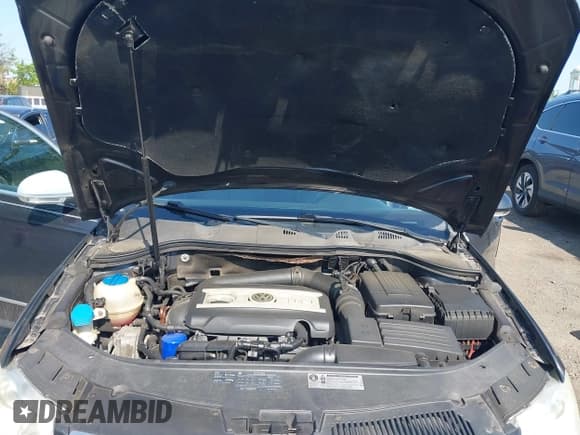 ✅ 2010 Volkswagen Passat Komfort • VIN: WVWXM7AN4AE090862 • Lot: 42554614. Listed on IAAI with 130,733 mi. Free auction sales archive from the USA and detailed vehicle history report at DreamBid. Image 10.