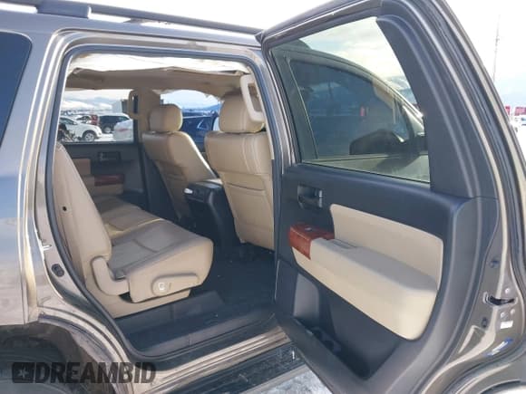 ✅ 2012 Toyota Sequoia SR5 • VIN: 5TDBY5G11CS071643 • Лот: 41548352. Опубликован ранее на IAAI с пробегом 175 509 миль. Бесплатный доступ к архиву аукционных продаж из США и подробный отчёт об истории автомобиля на DreamBid. Изображение 8.