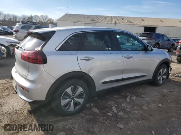 ✅ 2017 Kia Niro LX • VIN: KNDCB3LC3H5050212 • Лот: 93066995. Опубликован ранее на Copart с пробегом 85 195 миль. Бесплатный доступ к архиву аукционных продаж из США и подробный отчёт об истории автомобиля на DreamBid. Изображение 3.