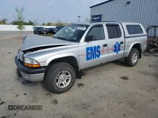 2002 Dodge Dakota Sport z VIN 1B7HG38N12S509862, wystawiony jako Copart lot #56972995 z przebiegiem Nie podano mil oraz Nie do naprawy • Non repairable. Historia ofert i sprzedaży dostępna na DreamBid. Obrazek 1.