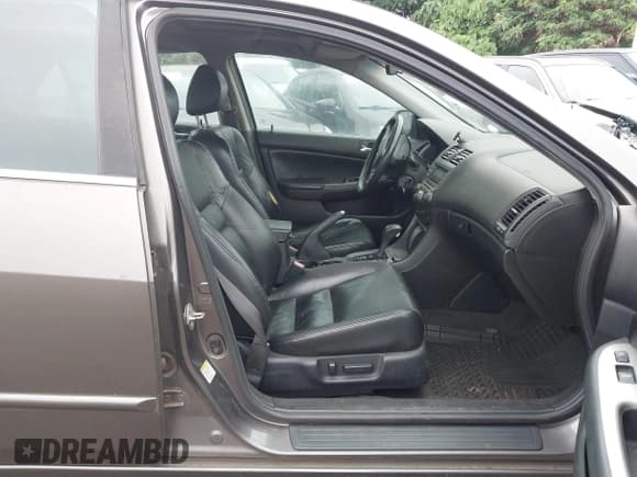 ✅ 2006 Honda Accord EX-L • VIN: 1HGCM66556A075448 • Lot: 43764540. Listed on IAAI with 141,741 mi. Free auction sales archive from the USA and detailed vehicle history report at DreamBid. Image 5.