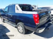 ✅ 2005 Chevrolet Avalanche LS • VIN: 3GNEC12Z55G271144 • Lot: 43633435. Listed on IAAI with 291,369 mi. Free auction sales archive from the USA and detailed vehicle history report at DreamBid. Image 3.