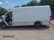 ✅ 2017 Mercedes-Benz Sprinter Cargo Worker • VIN: WD3PE8CD5HP521290 • Lot: 42981848. Wystawiony na IAAI z przebiegiem Nie podano. Bezpłatny archiwum sprzedaży aukcyjnych z USA i szczegółowy raport historii pojazdu na DreamBid. Zdjęcie 14.