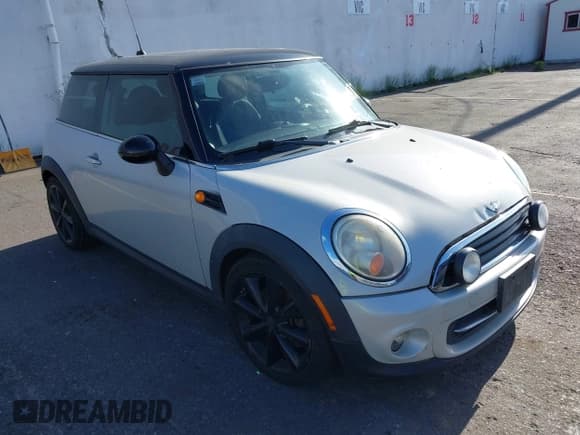 ✅ 2012 MINI Hardtop • VIN: WMWSU3C5XCT254546 • Lot: 42408744. Wystawiony na IAAI z przebiegiem 71 878 mil. Bezpłatny archiwum sprzedaży aukcyjnych z USA i szczegółowy raport historii pojazdu na DreamBid. Zdjęcie 1.