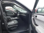 ✅ 2023 Ford Explorer XLT • VIN: 1FMSK8DH6PGB62858 • Lot: 43708957. Wystawiony na IAAI z przebiegiem 12 721 mil. Bezpłatny archiwum sprzedaży aukcyjnych z USA i szczegółowy raport historii pojazdu na DreamBid. Zdjęcie 5.