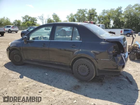 ✅ 2007 Nissan Versa S • VIN: 3N1BC11E27L444495 • Lot: 71597255. Wystawiony na Copart z przebiegiem 199 630 mil. Bezpłatny archiwum sprzedaży aukcyjnych z USA i szczegółowy raport historii pojazdu na DreamBid. Zdjęcie 2.