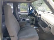 ✅ 1994 Ford F-150 • VIN: 1FTEX15HXRKB24395 • Lot: 42701671. Wystawiony na IAAI z przebiegiem Nie podano. Bezpłatny archiwum sprzedaży aukcyjnych z USA i szczegółowy raport historii pojazdu na DreamBid. Zdjęcie 5.