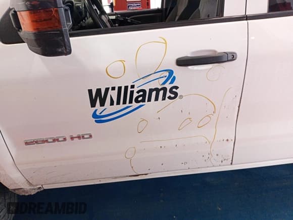 ✅ 2018 Chevrolet Silverado 2500HD Work Truck • VIN: 1GC1KUEGXJF231594 • Lot: 42678086. Wystawiony na IAAI z przebiegiem 110 643 mil. Bezpłatny archiwum sprzedaży aukcyjnych z USA i szczegółowy raport historii pojazdu na DreamBid. Zdjęcie 1.