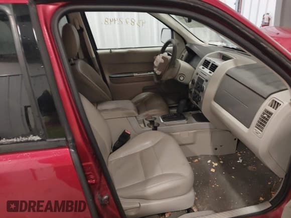 ✅ 2008 Ford Escape XLT • VIN: 1FMCU03198KC81619 • Lot: 43872448. Listed on IAAI with 209,267 mi. Free auction sales archive from the USA and detailed vehicle history report at DreamBid. Image 5.