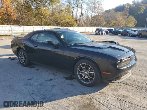 ✅ 2017 Dodge Challenger GT • VIN: 2C3CDZGG6HH581010 • Lot: 90358635. Wystawiony na Copart z przebiegiem 40 804 mil mil. Skorzystaj z bezpłatnego archiwum sprzedaży aukcyjnych z USA i zobacz szczegółowy raport historii pojazdu na DreamBid. Zdjęcie 4.