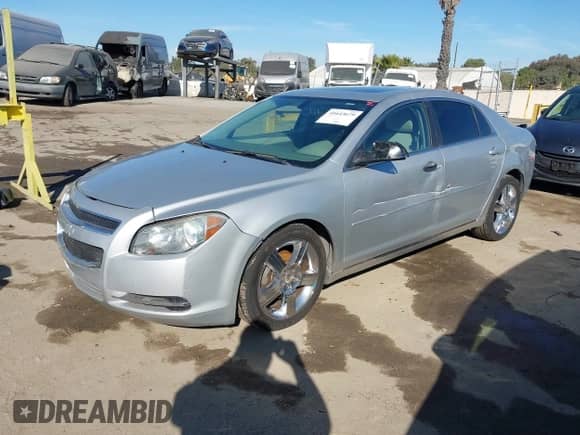 2011 Chevrolet Malibu 2LT z VIN 1G1ZD5E78BF388392, wystawiony jako IAAI lot #41643679 z przebiegiem 177 168 mil mil oraz . Historia ofert i sprzedaży dostępna na DreamBid. Obrazek 2.