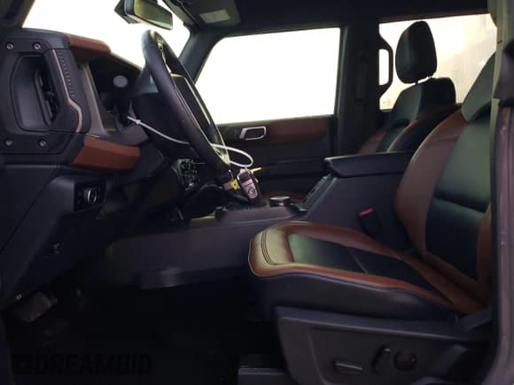 ✅ 2024 Ford Bronco Outer Banks • VIN: 1FMEE8BP2RLA53550 • Lot: 87396575. Wystawiony na Copart z przebiegiem 18 473 mil. Bezpłatny archiwum sprzedaży aukcyjnych z USA i szczegółowy raport historii pojazdu na DreamBid. Zdjęcie 7.