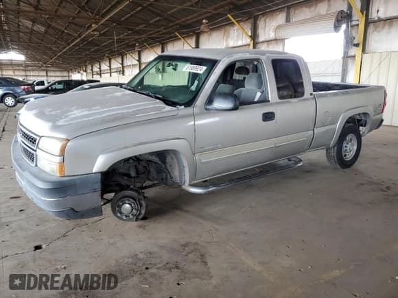 ✅ 2006 Chevrolet Silverado 2500HD Work Truck • VIN: 1GCHK29U36E104380 • Lot: 81989924. Wystawiony na Copart z przebiegiem 125 908 mil. Bezpłatny archiwum sprzedaży aukcyjnych z USA i szczegółowy raport historii pojazdu na DreamBid. Zdjęcie 1.