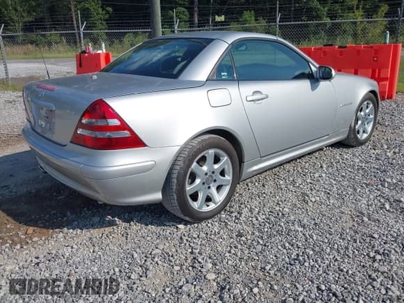 ✅ 2002 Mercedes-Benz SLK 230 Kompressor • VIN: WDBKK49F02F264254 • Лот: 43192032. Опубликован ранее на IAAI с пробегом 102 365 миль. Бесплатный доступ к архиву аукционных продаж из США и подробный отчёт об истории автомобиля на DreamBid. Изображение 4.