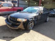 ✅ 2012 BMW 1 Series 128i • VIN: WBAUP9C59CVL91999 • Лот: 42047837. Опубликован ранее на IAAI с пробегом 130 513 миль. Бесплатный доступ к архиву аукционных продаж из США и подробный отчёт об истории автомобиля на DreamBid. Изображение 2.