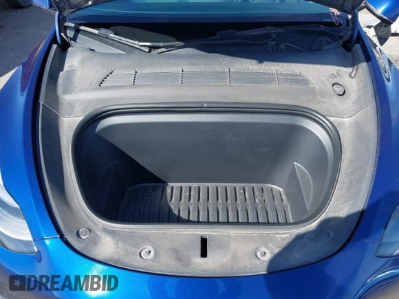 ✅ 2022 Tesla Model Y Performance • VIN: 7SAYGDEF5NF524131 • Lot: 43489139. Wystawiony na IAAI z przebiegiem 48 541 mil. Bezpłatny archiwum sprzedaży aukcyjnych z USA i szczegółowy raport historii pojazdu na DreamBid. Zdjęcie 10.