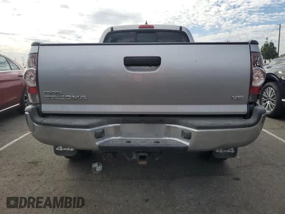 ✅ 2014 Toyota Tacoma • VIN: 3TMMU4FN5EM063700 • Лот: 86124275. Опубликован ранее на Copart с пробегом 179 438 миль. Бесплатный доступ к архиву аукционных продаж из США и подробный отчёт об истории автомобиля на DreamBid. Изображение 6.