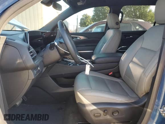 2024 Chevrolet Traverse AWD LT z VIN 1GNEVGKS3RJ171757, wystawiony jako Copart lot #71792595 z przebiegiem 27 804 mil mil oraz Szkoda całkowita • Salvage title. Historia ofert i sprzedaży dostępna na DreamBid. Obrazek 7.