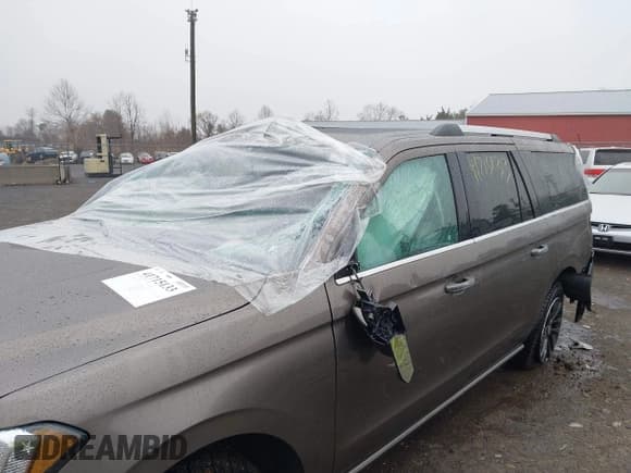 ✅ 2019 Ford Expedition Max Limited • VIN: 1FMJK2AT4KEA46550 • Lot: 41715133. Wystawiony na IAAI z przebiegiem 113 130 mil. Bezpłatny archiwum sprzedaży aukcyjnych z USA i szczegółowy raport historii pojazdu na DreamBid. Zdjęcie 6.