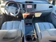 ✅ 2011 Toyota Sienna XLE • VIN: 5TDDK3DCXBS016773 • Lot: 92302705. Wystawiony na Copart z przebiegiem 209 506 mil. Bezpłatny archiwum sprzedaży aukcyjnych z USA i szczegółowy raport historii pojazdu na DreamBid. Zdjęcie 9.