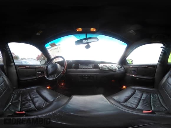 ✅ 2001 Lincoln Town Car Signature • VIN: 1LNHM82W91Y658583 • Lot: 43680843. Wystawiony na IAAI z przebiegiem 98 445 mil. Bezpłatny archiwum sprzedaży aukcyjnych z USA i szczegółowy raport historii pojazdu na DreamBid. Zdjęcie 19.