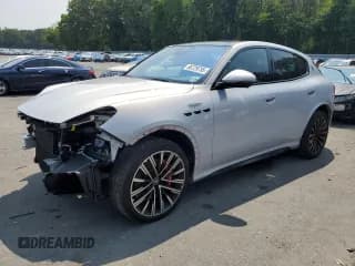 ✅ 2023 Maserati Grecale • VIN: ZN682CVT3P7438268 • Lot: 66729755. Wystawiony na Copart z przebiegiem 25 255 mil. Bezpłatny archiwum sprzedaży aukcyjnych z USA i szczegółowy raport historii pojazdu na DreamBid. Zdjęcie 1.